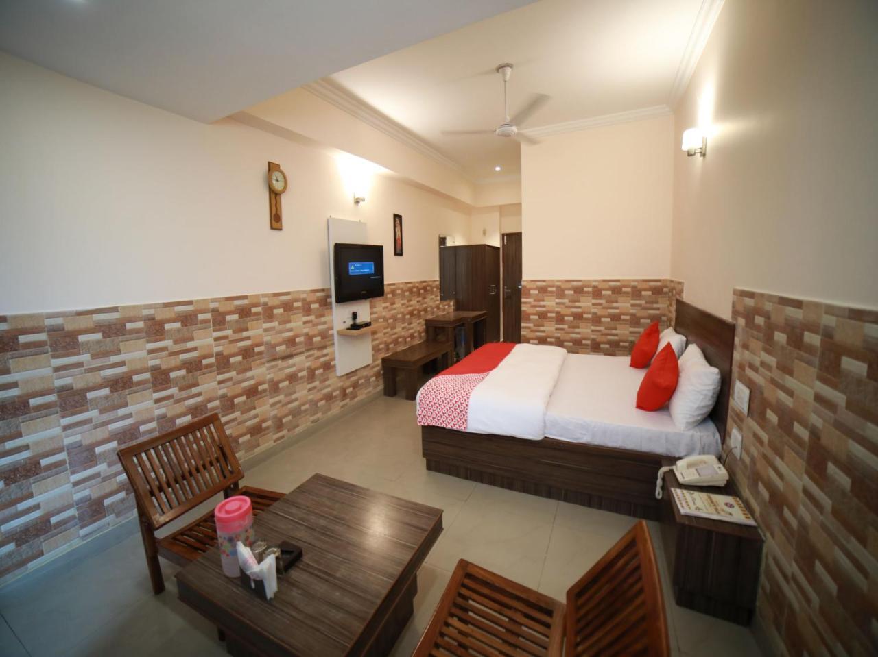 Oyo 15561 Corporate Villa Jammu Exterior photo